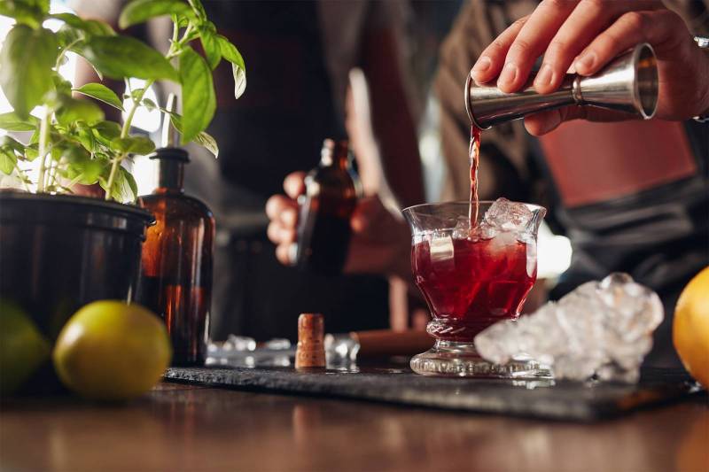 Maîtrisez les technique du métier du bar avec une formation barman à Lyon