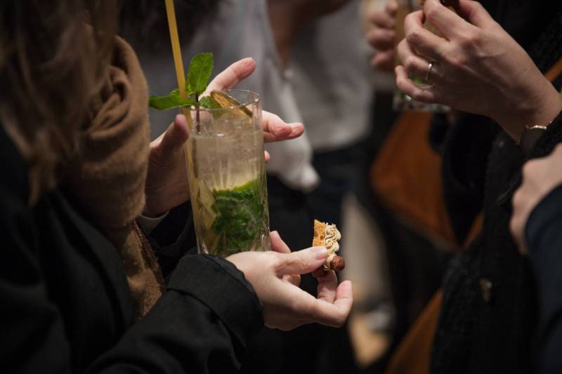 Barman à domicile avec bar mobile à Annecy pour fête d’anniversaire