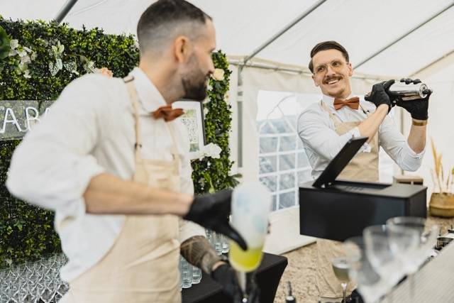 Un Barman Privé en Pleine Création