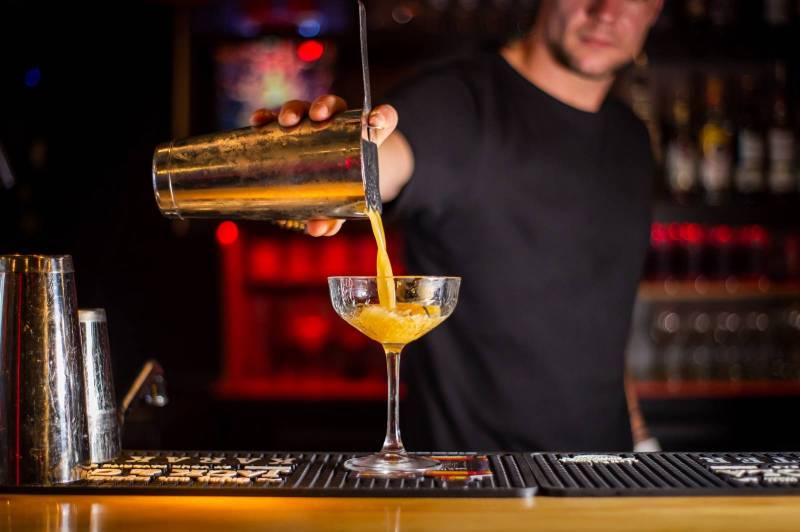 Ouverture d’un bar à Annecy avec l’aide d’un expert barman